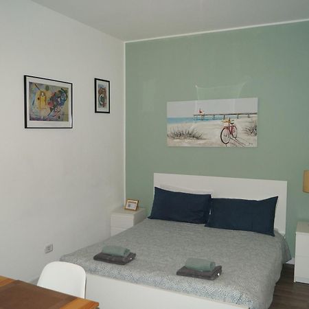 Apartamento House Naviglio Quattro Milán Exterior foto